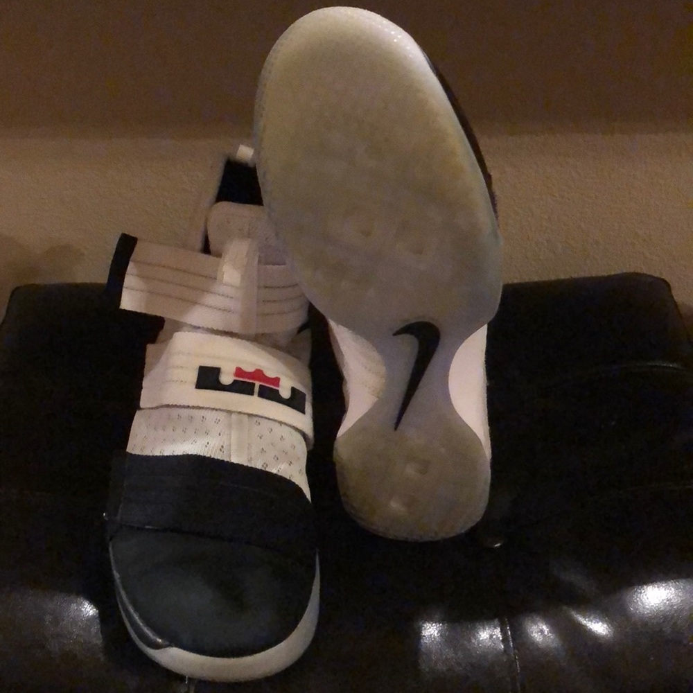 Men’s Lebrons - Picture 2 of 2